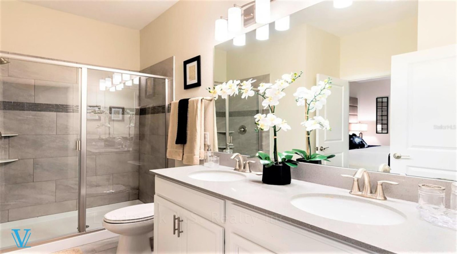 DAVENPORT, Florida 33896, 8 Bedrooms Bedrooms, ,5 BathroomsBathrooms,Residential,For Sale,MAIDSTONE,0,MFRO6330079