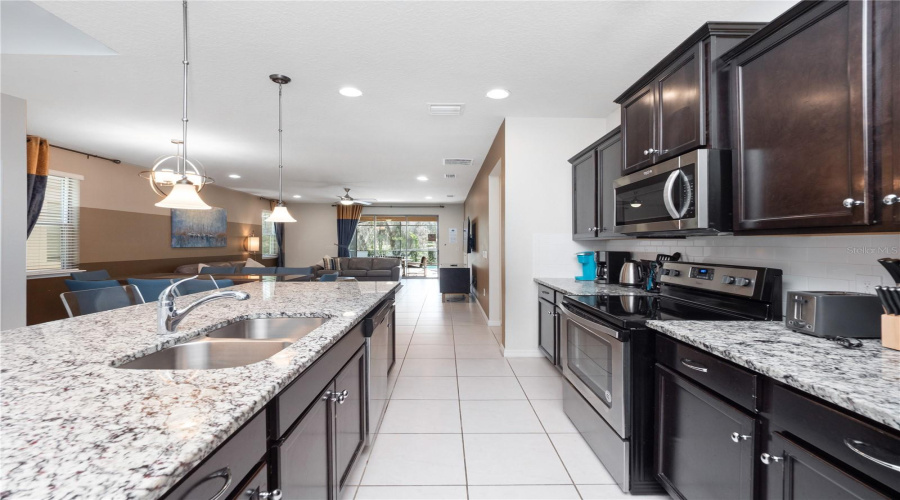 KISSIMMEE, Florida 34747, 6 Bedrooms Bedrooms, ,4 BathroomsBathrooms,Residential,For Sale,NICE,0,MFRS5131756