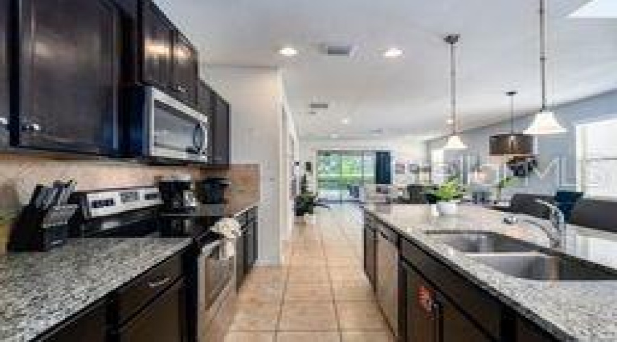 KISSIMMEE, Florida 34747, 6 Bedrooms Bedrooms, ,4 BathroomsBathrooms,Residential,For Sale,LIMA,0,MFRO6331571