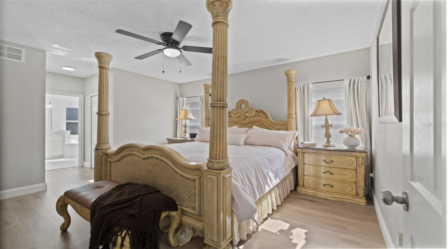KISSIMMEE, Florida 34747, 6 Bedrooms Bedrooms, ,4 BathroomsBathrooms,Residential,For Sale,YELLOW CRANE,0,MFRO6331796