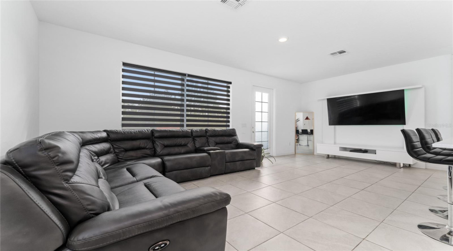 DAVENPORT, Florida 33896, 3 Bedrooms Bedrooms, ,2 BathroomsBathrooms,Residential,For Sale,DISCOVERY,0,MFRS5131900