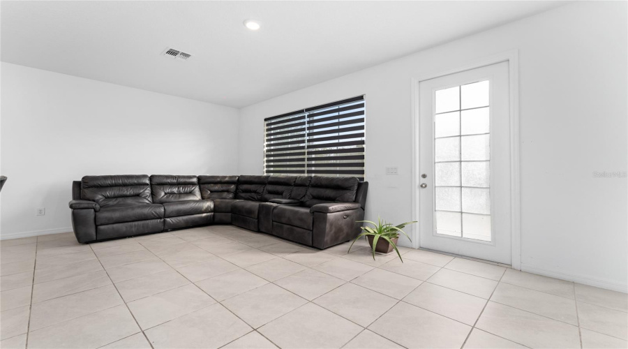 DAVENPORT, Florida 33896, 3 Bedrooms Bedrooms, ,2 BathroomsBathrooms,Residential,For Sale,DISCOVERY,0,MFRS5131900