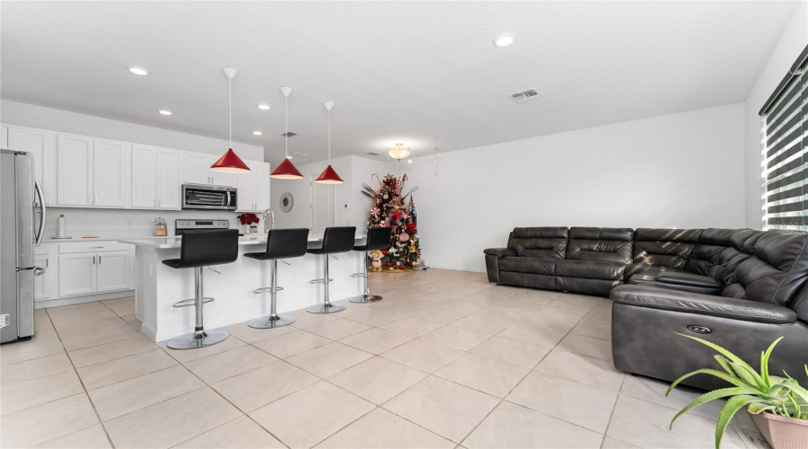 DAVENPORT, Florida 33896, 3 Bedrooms Bedrooms, ,2 BathroomsBathrooms,Residential,For Sale,DISCOVERY,0,MFRS5131900