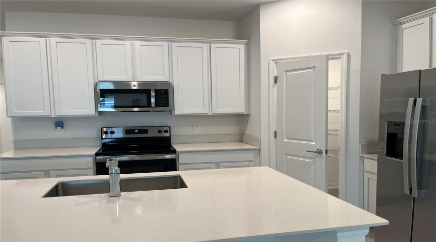 KISSIMMEE, Florida 34746, 3 Bedrooms Bedrooms, ,2 BathroomsBathrooms,Residential,For Sale,PEBBLES THROW,0,MFRO6331689