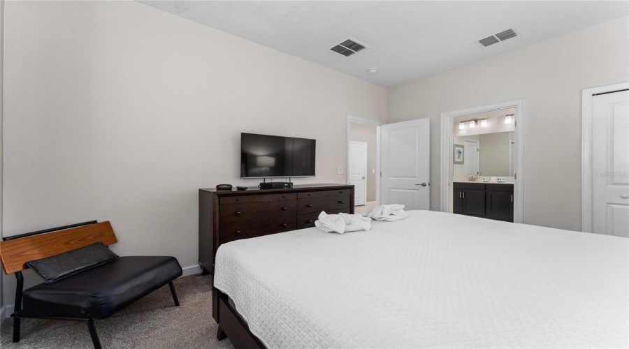 DAVENPORT, Florida 33896, 8 Bedrooms Bedrooms, ,5 BathroomsBathrooms,Residential,For Sale,MAIDSTONE,0,MFRO6325122