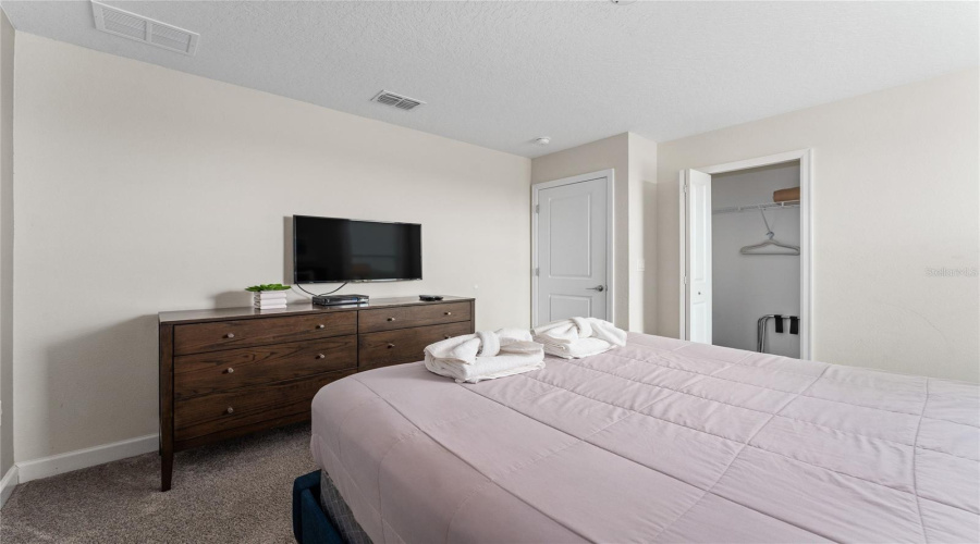DAVENPORT, Florida 33896, 8 Bedrooms Bedrooms, ,5 BathroomsBathrooms,Residential,For Sale,MAIDSTONE,0,MFRO6325122