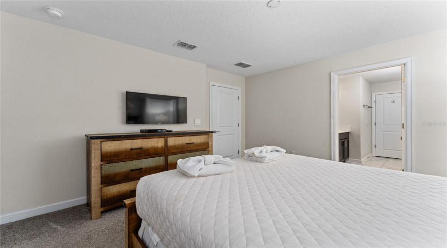 DAVENPORT, Florida 33896, 8 Bedrooms Bedrooms, ,5 BathroomsBathrooms,Residential,For Sale,MAIDSTONE,0,MFRO6325122