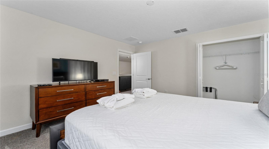 DAVENPORT, Florida 33896, 8 Bedrooms Bedrooms, ,5 BathroomsBathrooms,Residential,For Sale,MAIDSTONE,0,MFRO6325122