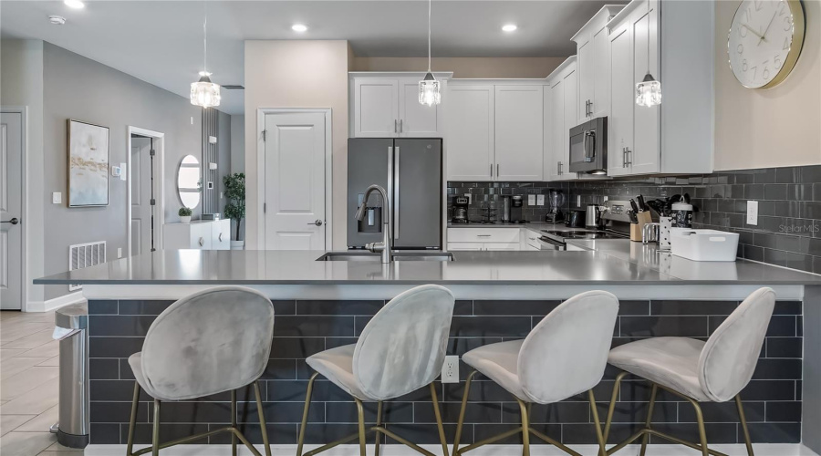 Kitchen Breakfast Bar