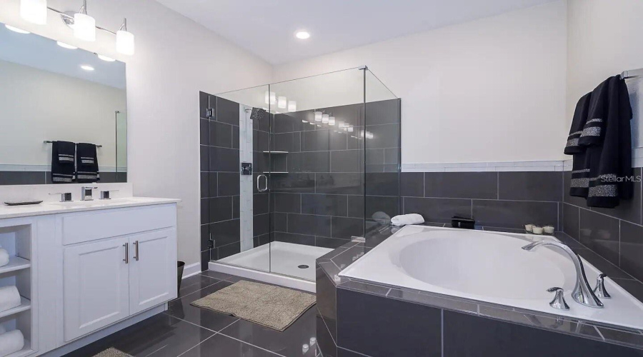 KISSIMMEE, Florida 34746, 4 Bedrooms Bedrooms, ,3 BathroomsBathrooms,Residential,For Sale,CLOCK TOWER,0,MFRO6332203