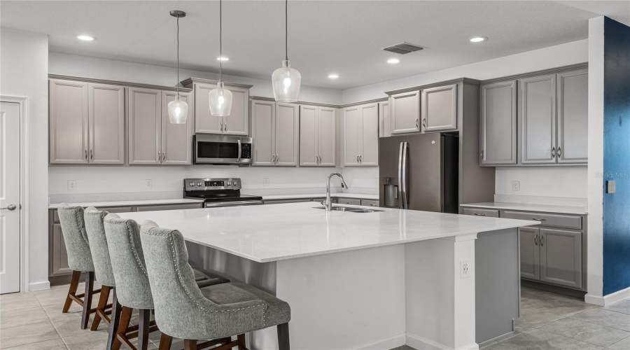 DAVENPORT, Florida 33837, 4 Bedrooms Bedrooms, ,3 BathroomsBathrooms,Residential,For Sale,HENDON,0,MFRS5131912