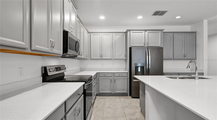 DAVENPORT, Florida 33837, 4 Bedrooms Bedrooms, ,3 BathroomsBathrooms,Residential,For Sale,HENDON,0,MFRS5131912