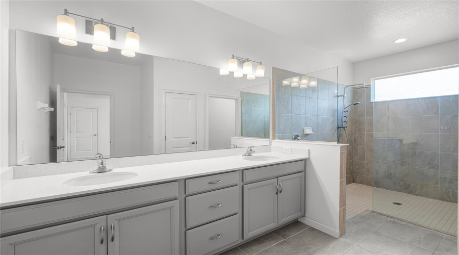 DAVENPORT, Florida 33837, 4 Bedrooms Bedrooms, ,3 BathroomsBathrooms,Residential,For Sale,HENDON,0,MFRS5131912