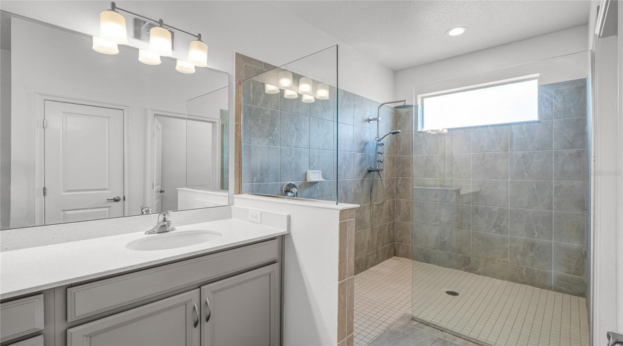 DAVENPORT, Florida 33837, 4 Bedrooms Bedrooms, ,3 BathroomsBathrooms,Residential,For Sale,HENDON,0,MFRS5131912