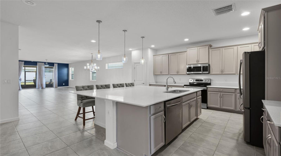DAVENPORT, Florida 33837, 4 Bedrooms Bedrooms, ,3 BathroomsBathrooms,Residential,For Sale,HENDON,0,MFRS5131912