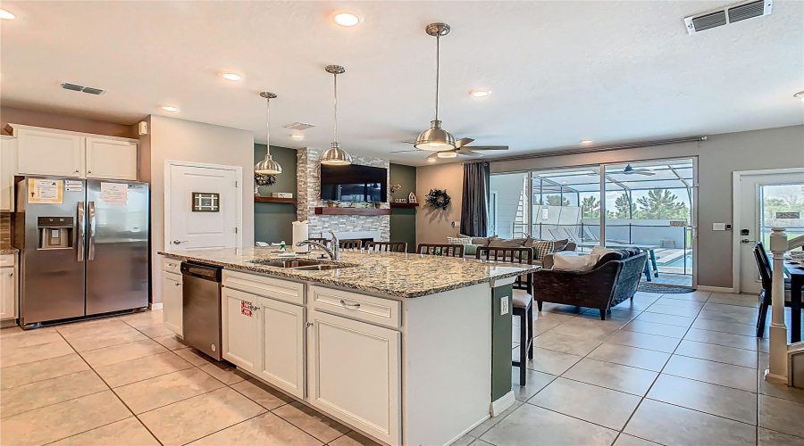 DAVENPORT, Florida 33897, 5 Bedrooms Bedrooms, ,4 BathroomsBathrooms,Residential,For Sale,PARADISE,0,MFRO6332092