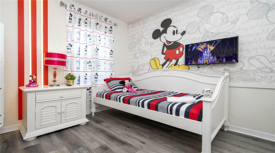 2nd Floor Mickey Room (Bunk Bed + 1 Twin Size Bed)