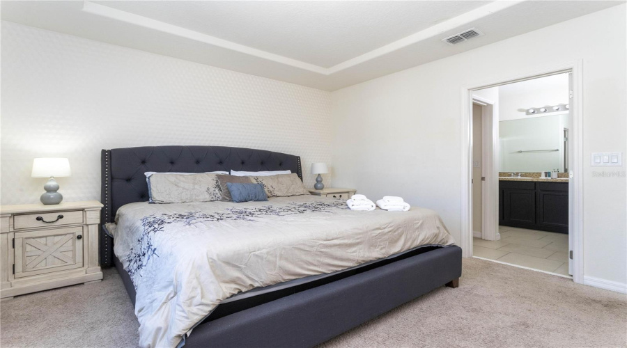 2nd Floor Master Suite (King Size Bed)