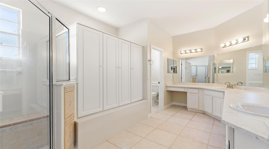 Primary en suite bath with water closet