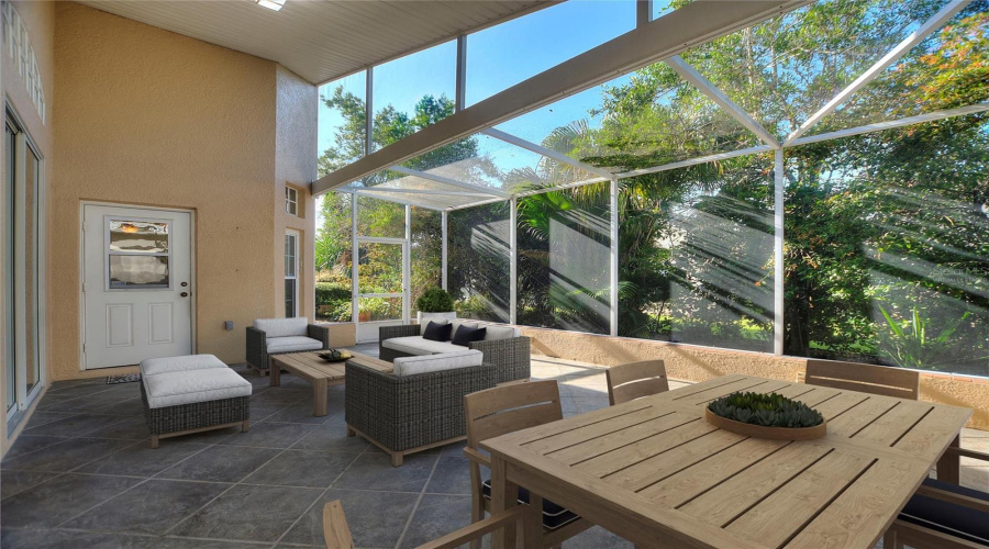 Virtually staged lanai