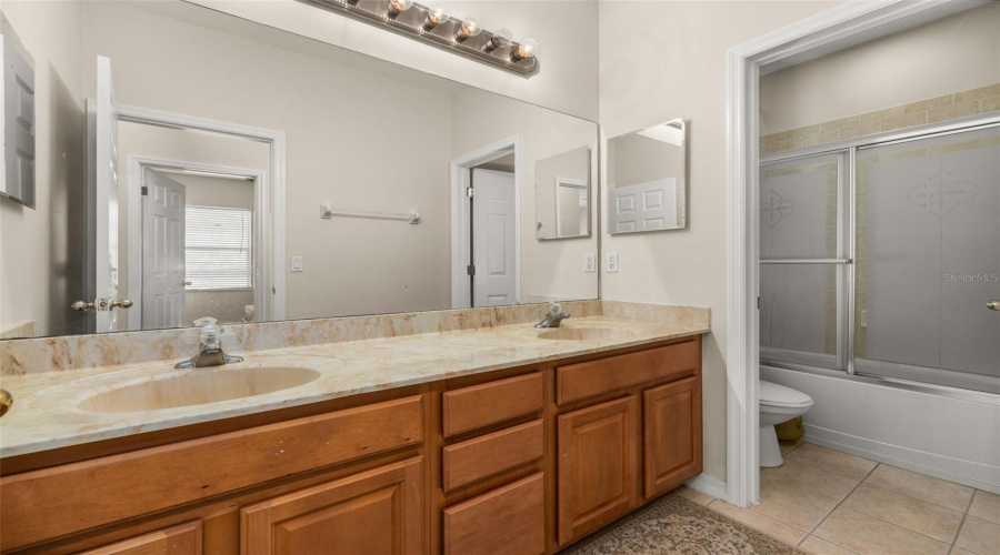 ORLANDO, Florida 32836, 4 Bedrooms Bedrooms, ,2 BathroomsBathrooms,Residential,For Sale,EDENSHIRE,0,MFRO6332125
