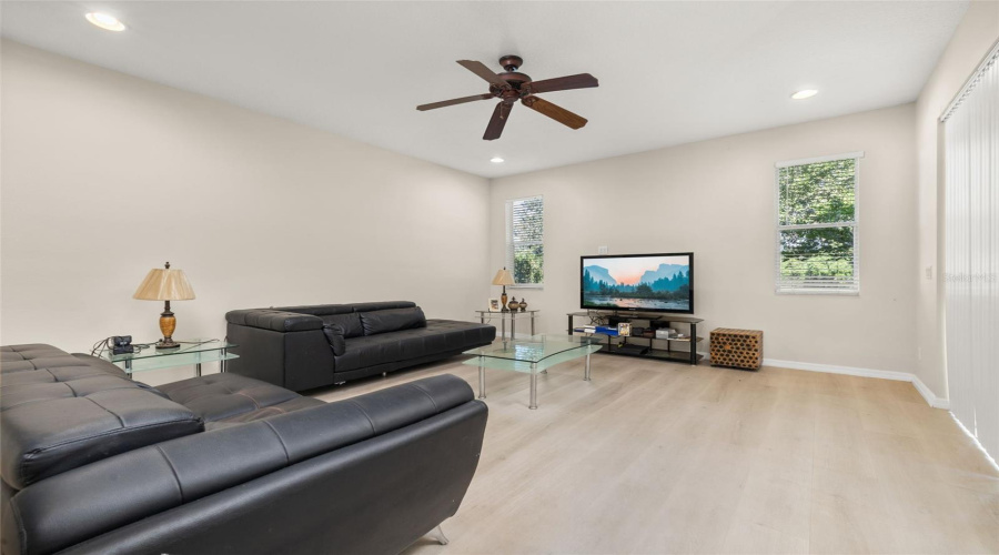 ORLANDO, Florida 32836, 4 Bedrooms Bedrooms, ,2 BathroomsBathrooms,Residential,For Sale,EDENSHIRE,0,MFRO6332125
