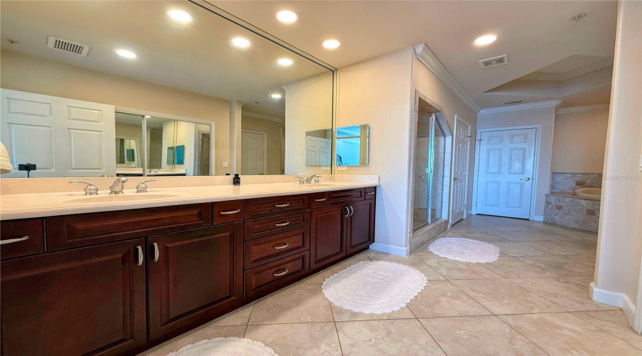 ORLANDO, Florida 32836, 3 Bedrooms Bedrooms, ,3 BathroomsBathrooms,Residential,For Sale,THE ESPLANADE,0,MFRO6331868
