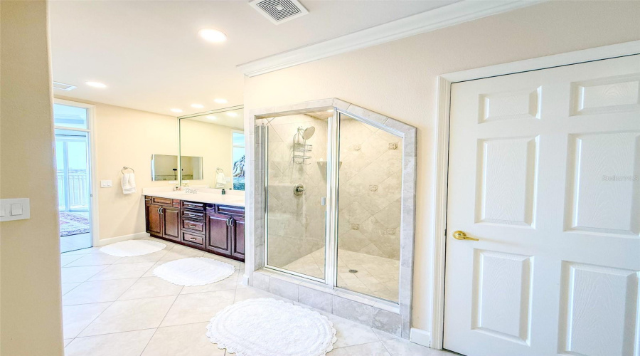 ORLANDO, Florida 32836, 3 Bedrooms Bedrooms, ,3 BathroomsBathrooms,Residential,For Sale,THE ESPLANADE,0,MFRO6331868