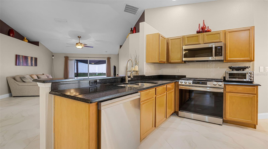 DAVENPORT, Florida 33896, 3 Bedrooms Bedrooms, ,2 BathroomsBathrooms,Residential,For Sale,KNIGHTSBRIDGE,0,MFRS5131974