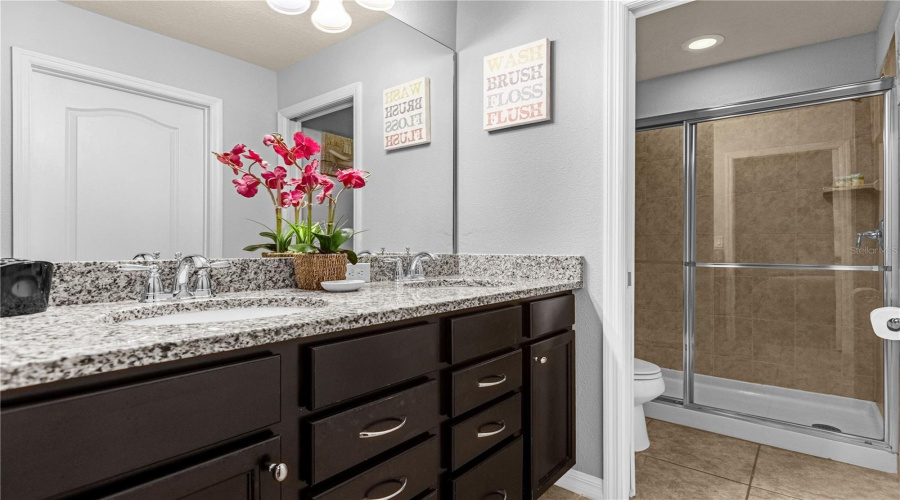 KISSIMMEE, Florida 34747, 4 Bedrooms Bedrooms, ,3 BathroomsBathrooms,Residential,For Sale,RHODES,0,MFRO6332604