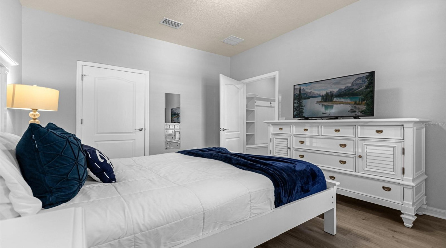 KISSIMMEE, Florida 34747, 4 Bedrooms Bedrooms, ,3 BathroomsBathrooms,Residential,For Sale,RHODES,0,MFRO6332604