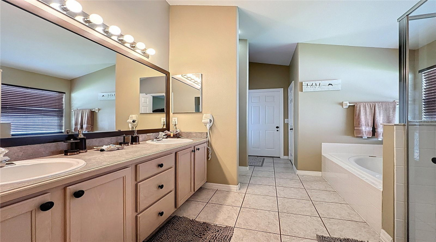 KISSIMMEE, Florida 34747, 5 Bedrooms Bedrooms, ,4 BathroomsBathrooms,Residential,For Sale,INDIAN CREEK,0,MFRS5126307