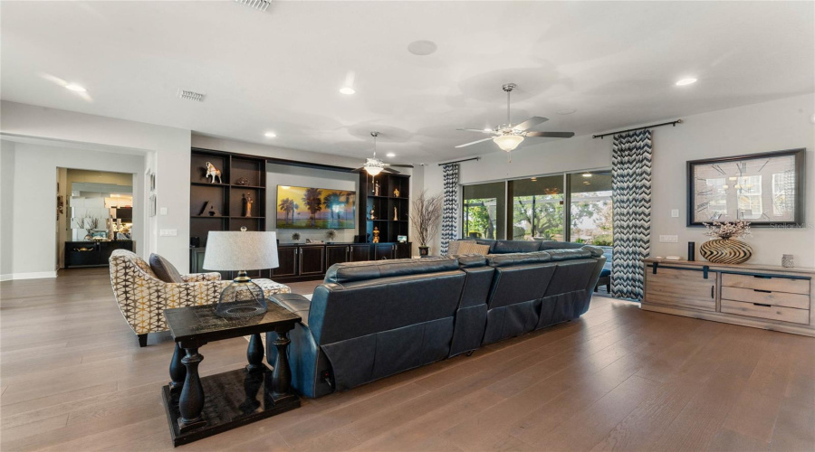 KISSIMMEE, Florida 34746, 5 Bedrooms Bedrooms, ,5 BathroomsBathrooms,Residential,For Sale,GATEWAY,0,MFRO6293540