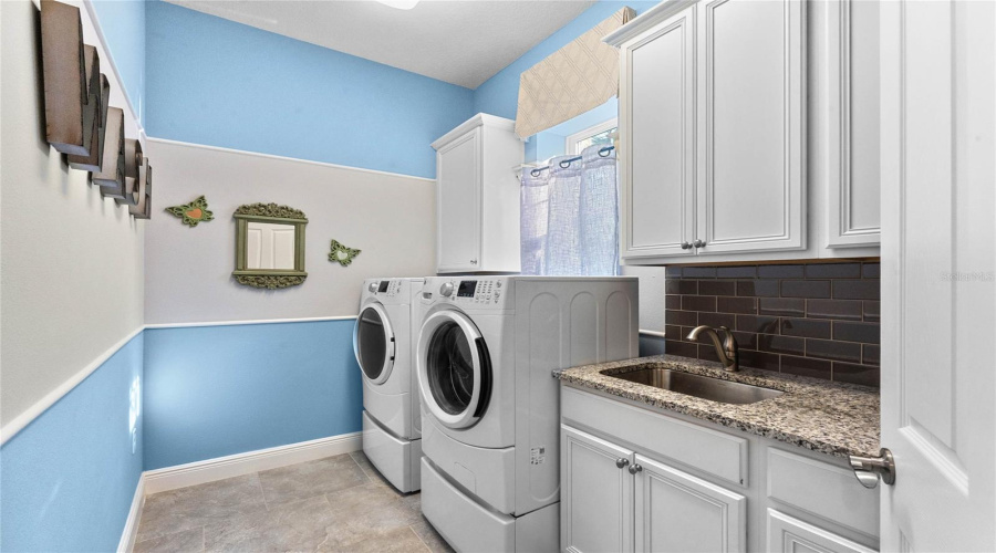 KISSIMMEE, Florida 34746, 5 Bedrooms Bedrooms, ,5 BathroomsBathrooms,Residential,For Sale,GATEWAY,0,MFRO6293540