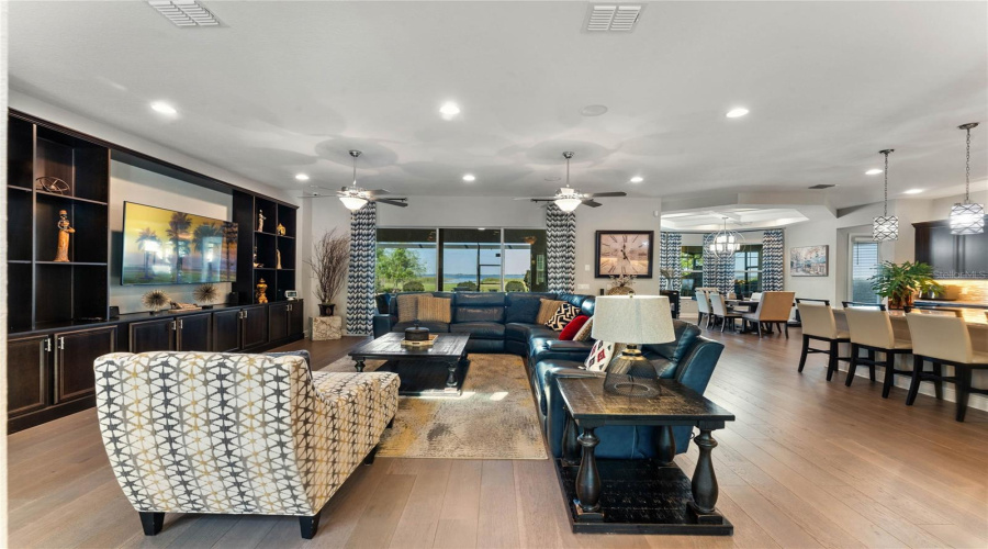 KISSIMMEE, Florida 34746, 5 Bedrooms Bedrooms, ,5 BathroomsBathrooms,Residential,For Sale,GATEWAY,0,MFRO6293540
