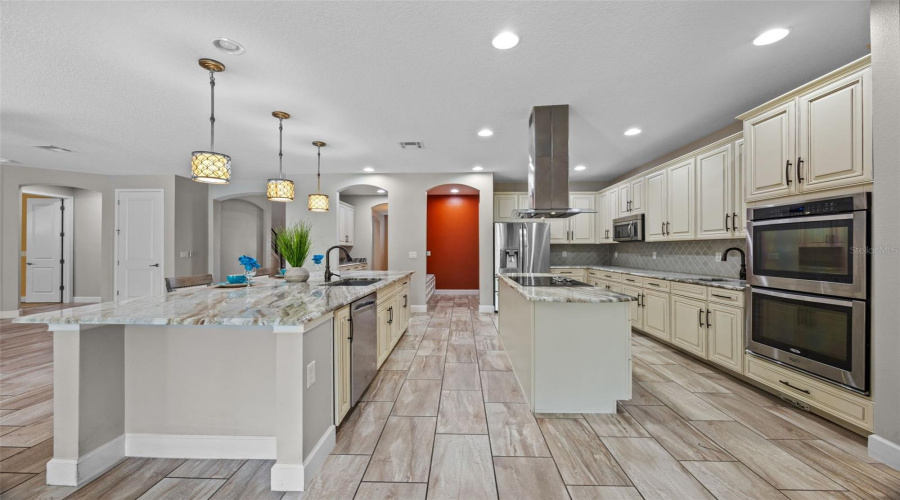 KISSIMMEE, Florida 34746, 6 Bedrooms Bedrooms, ,4 BathroomsBathrooms,Residential,For Sale,BOWFIN,0,MFRS5132020