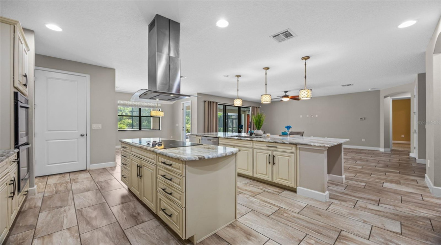 KISSIMMEE, Florida 34746, 6 Bedrooms Bedrooms, ,4 BathroomsBathrooms,Residential,For Sale,BOWFIN,0,MFRS5132020