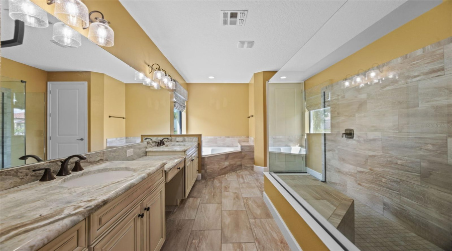 KISSIMMEE, Florida 34746, 6 Bedrooms Bedrooms, ,4 BathroomsBathrooms,Residential,For Sale,BOWFIN,0,MFRS5132020