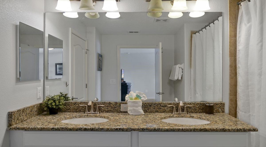 KISSIMMEE, Florida 34747, 4 Bedrooms Bedrooms, ,3 BathroomsBathrooms,Residential,For Sale,CUBAN PALM,0,MFRS5131897