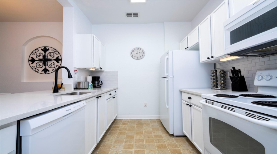 KISSIMMEE, Florida 34747, 3 Bedrooms Bedrooms, ,2 BathroomsBathrooms,Residential,For Sale,ALMATON,0,MFRO6332735