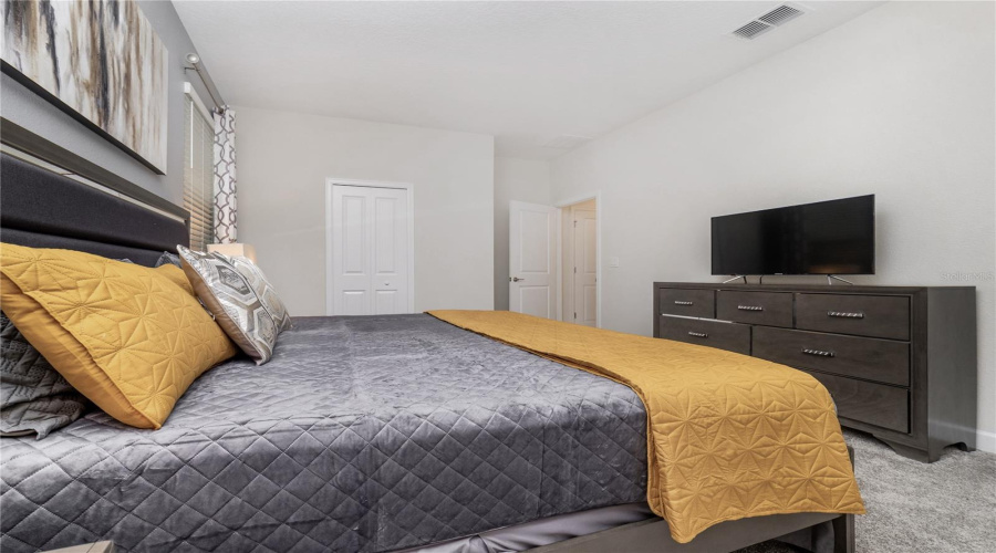 DAVENPORT, Florida 33896, 8 Bedrooms Bedrooms, ,5 BathroomsBathrooms,Residential,For Sale,PEBBLE BEACH,0,MFRO6331935