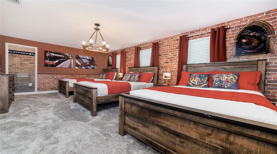 DAVENPORT, Florida 33896, 8 Bedrooms Bedrooms, ,5 BathroomsBathrooms,Residential,For Sale,PEBBLE BEACH,0,MFRO6331935