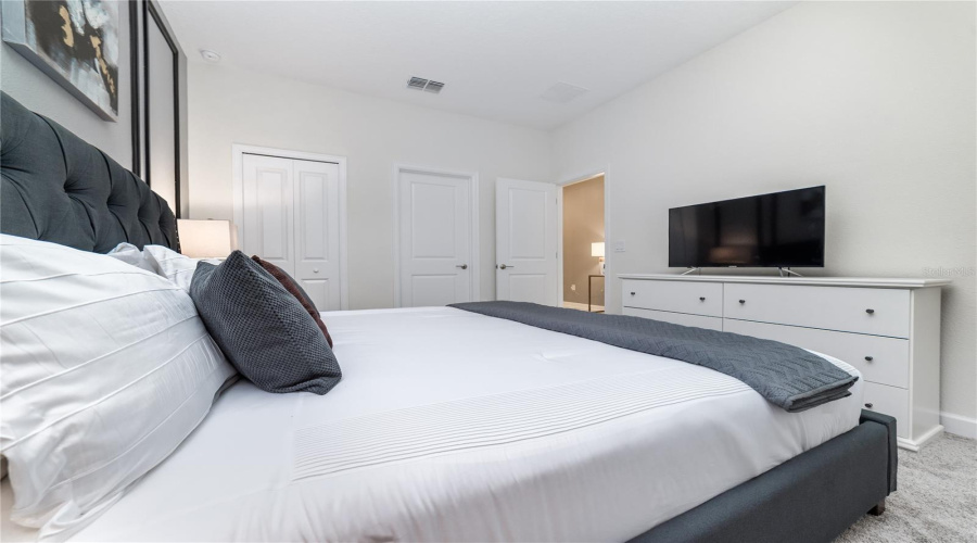 DAVENPORT, Florida 33896, 8 Bedrooms Bedrooms, ,5 BathroomsBathrooms,Residential,For Sale,PEBBLE BEACH,0,MFRO6331935