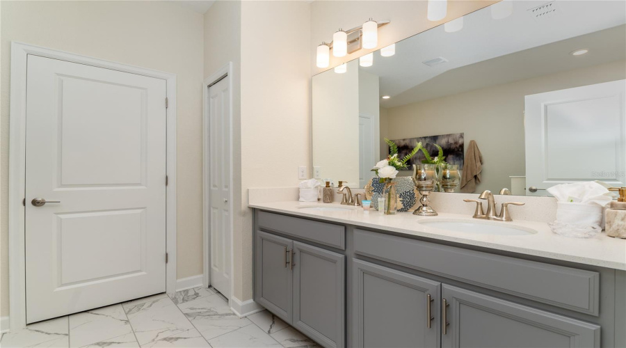 DAVENPORT, Florida 33896, 8 Bedrooms Bedrooms, ,5 BathroomsBathrooms,Residential,For Sale,PEBBLE BEACH,0,MFRO6331935