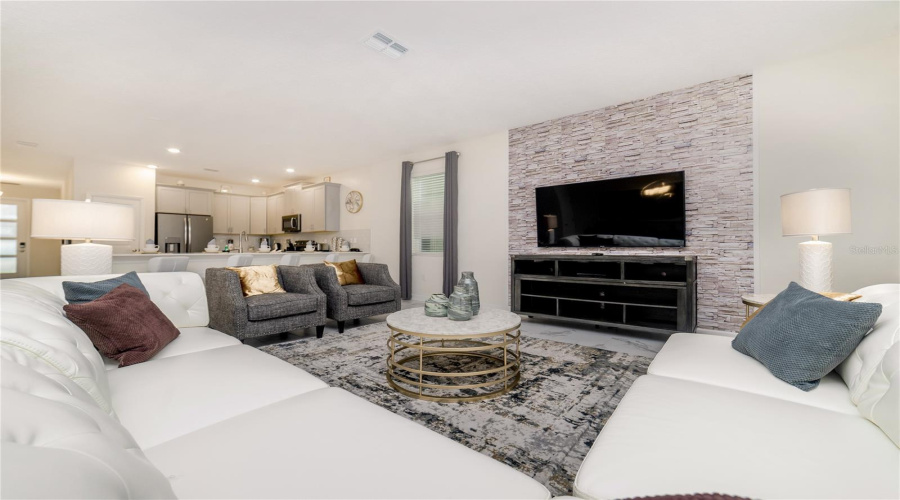 DAVENPORT, Florida 33896, 8 Bedrooms Bedrooms, ,5 BathroomsBathrooms,Residential,For Sale,PEBBLE BEACH,0,MFRO6331935