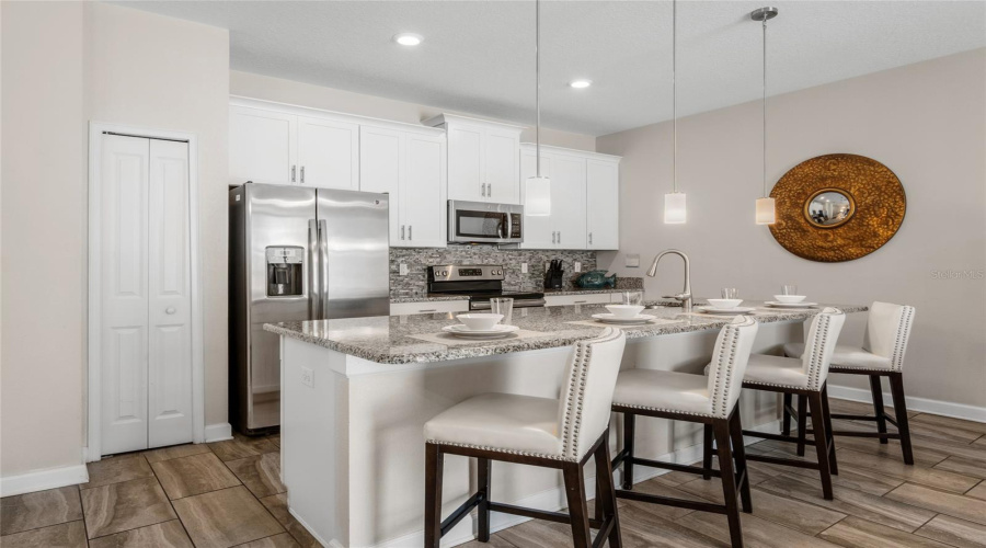 DAVENPORT, Florida 33896, 4 Bedrooms Bedrooms, ,3 BathroomsBathrooms,Residential,For Sale,DOGLEG,0,MFRTB8412910