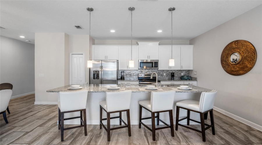 DAVENPORT, Florida 33896, 4 Bedrooms Bedrooms, ,3 BathroomsBathrooms,Residential,For Sale,DOGLEG,0,MFRTB8412910