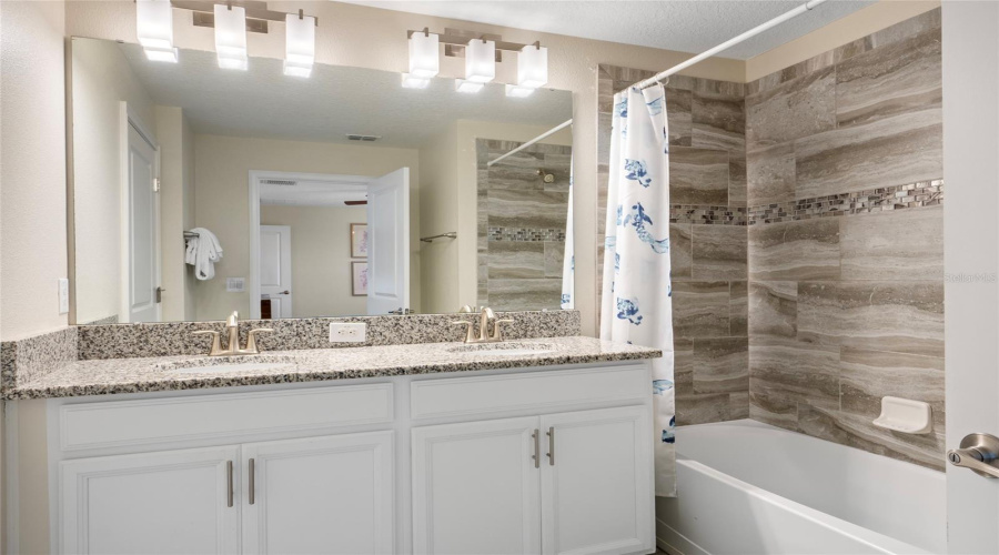 DAVENPORT, Florida 33896, 4 Bedrooms Bedrooms, ,3 BathroomsBathrooms,Residential,For Sale,DOGLEG,0,MFRTB8412910