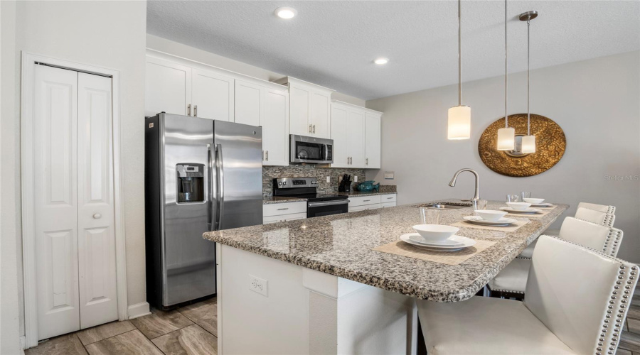 DAVENPORT, Florida 33896, 4 Bedrooms Bedrooms, ,3 BathroomsBathrooms,Residential,For Sale,DOGLEG,0,MFRTB8412910