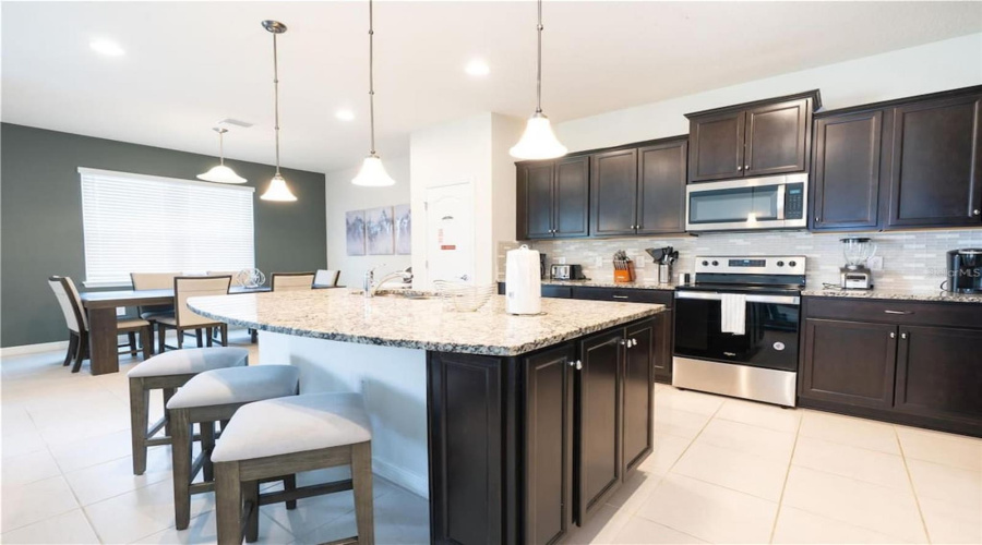 KISSIMMEE, Florida 34747, 5 Bedrooms Bedrooms, ,4 BathroomsBathrooms,Residential,For Sale,DUBAI,0,MFRO6276957